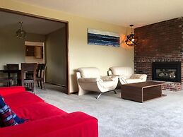 Retro West 3 Bedroom Home by RedAwning