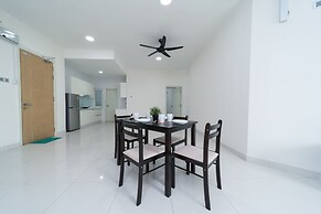 OYO Home 89446 Amazing 2 Bedroom Crest