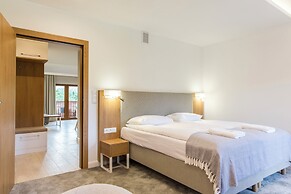 Royal Hill Residence