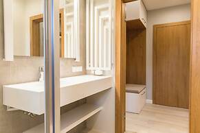 Royal Hill Residence