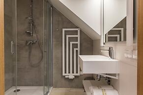 Royal Hill Residence