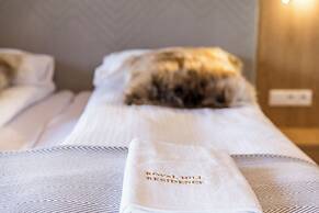 Royal Hill Residence