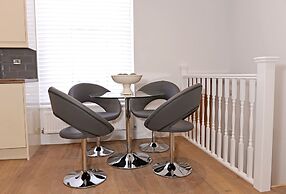 Bicknell House Hyde 1st