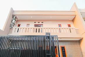 OYO 1519 Axl Residence