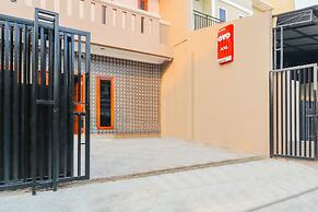 OYO 1519 Axl Residence