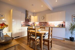 Silverdale Mews