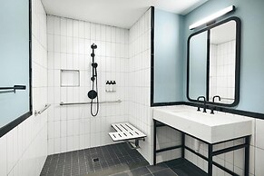 Kinley Cincinnati Downtown, a Tribute Portfolio Hotel