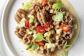 Kinley Cincinnati Downtown, a Tribute Portfolio Hotel