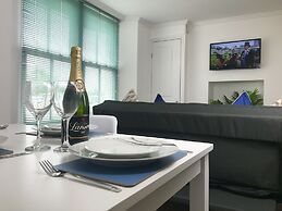 Lux Blu - Truro Apartment