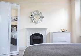 Lux Blu - Station Road