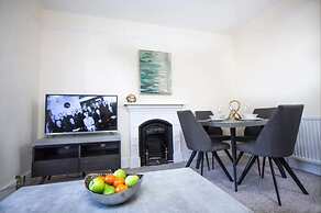 Lux Blu - Station Road