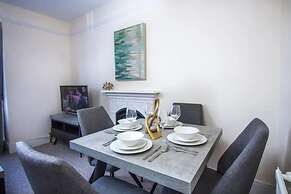 Lux Blu - Station Road