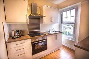 Lux Blu - Station Road