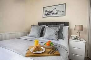 Lux Blu - Station Road