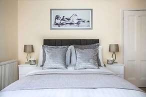 Lux Blu - Station Road