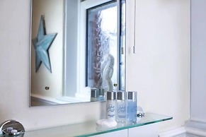 Lux Blu - Station Road