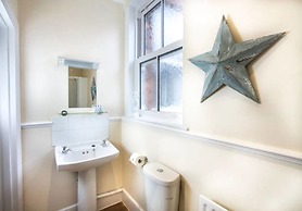 Lux Blu - Station Road