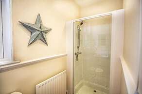 Lux Blu - Station Road