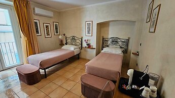 Vittoria Guest House - Salerno