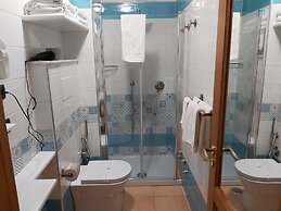 Vittoria Guest House - Salerno