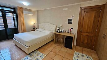 Vittoria Guest House - Salerno