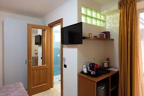 Vittoria Guest House - Salerno