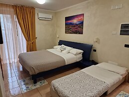 Vittoria Guest House - Salerno