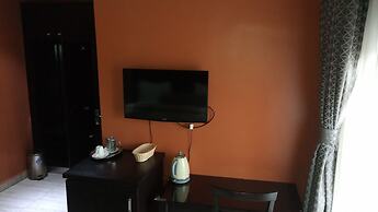Hard Break Hotel and Suite