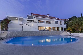 Sky Villa by An Island Apart