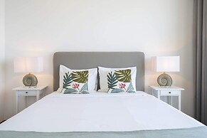 Vila Papagaio Verde by An Island Apart