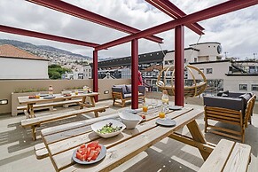 Drapes Design Apartments I by An Island Apart