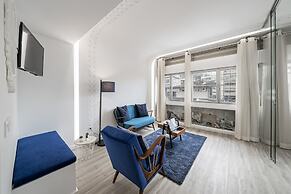 Drapes Design Apartments I by An Island Apart