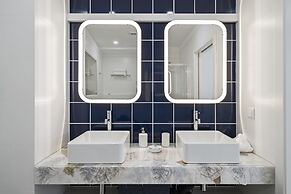 Drapes Design Apartments I by An Island Apart