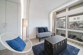 Drapes Design Apartments III by An Island Apart