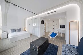 Drapes Design Apartments III by An Island Apart