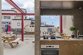 Drapes Design Apartments III by An Island Apart
