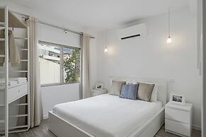 Drapes Design Apartments III by An Island Apart