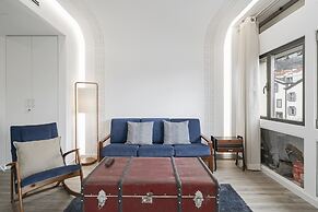 Drapes Design Apartments II by An Island Apart