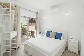 Drapes Design Apartments II by An Island Apart