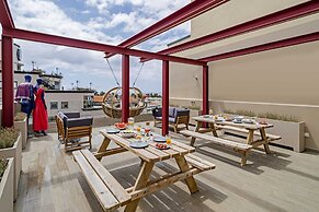 Drapes Design Apartments II by An Island Apart