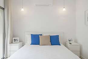 Drapes Design Apartments II by An Island Apart