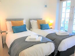 Seaside Cottage With Parking