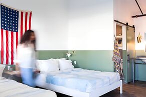 Mellow Moon Lodge