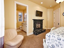 Admiral's Beach Retreat