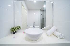 OYO Home 89449 Fancy 2 Bedroom Crest Residence