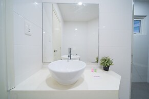 OYO Home 89449 Fancy 2 Bedroom Crest Residence