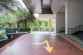 OYO Home 89449 Fancy 2 Bedroom Crest Residence