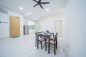 OYO Home 89449 Fancy 2 Bedroom Crest Residence