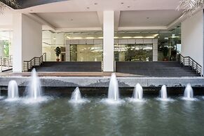 OYO Home 89449 Fancy 2 Bedroom Crest Residence