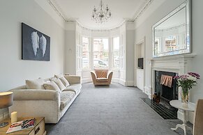 Chic 2 Bedroom Apartment near Old Town